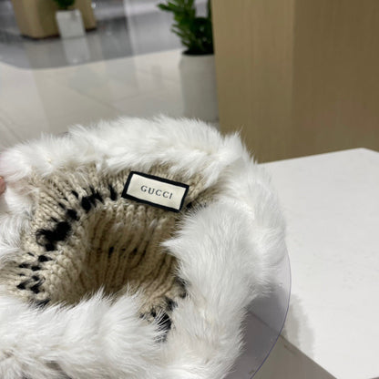 BUCKET HAT IN BLACK MIX WHITE FLEECE 412798