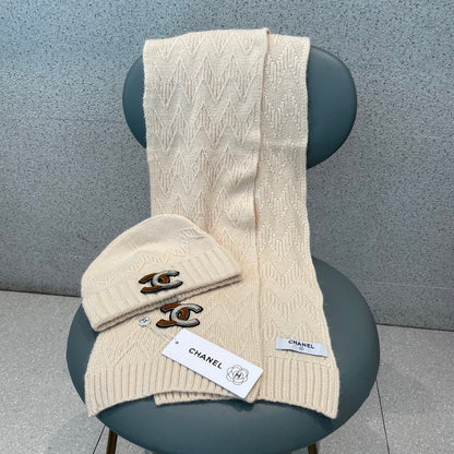 SET HAT AND SCARF IN CREAM TAN WOOL 420822