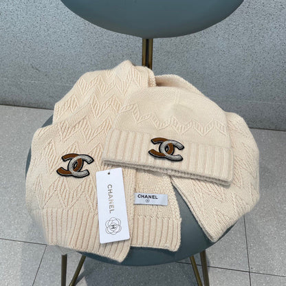 SET HAT AND SCARF IN CREAM TAN WOOL 420822