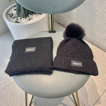 SET SCARF AND HAT IN BLACK WOOL AND FOX FUR 420833