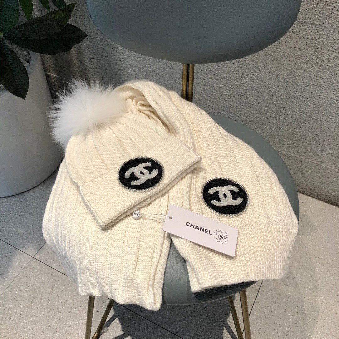 SET BEANIE HAT AND SCARF IN WHITE WOOL 424023