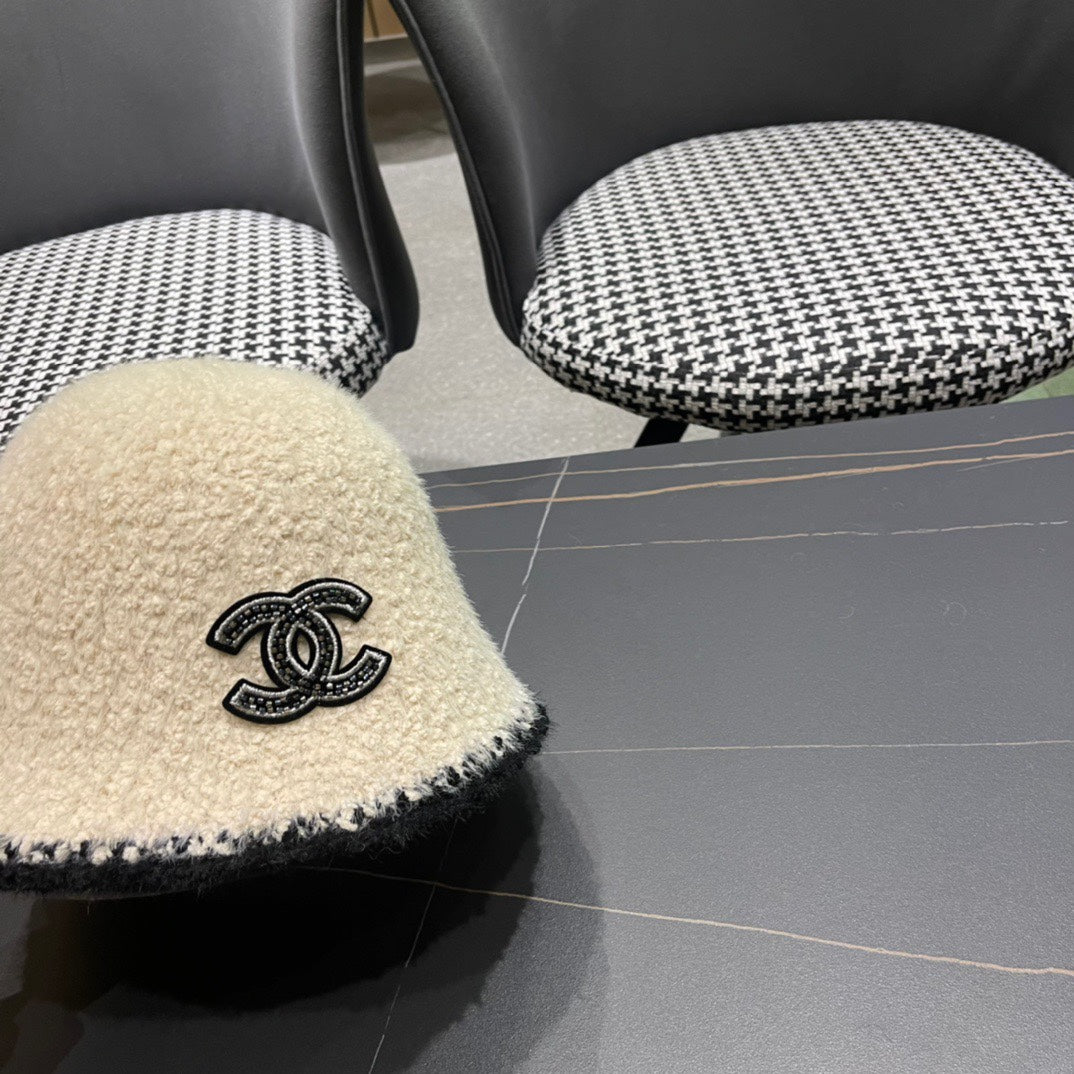 BUCKET HAT IN CREAM BEIGE LAMBSWOOL 426106