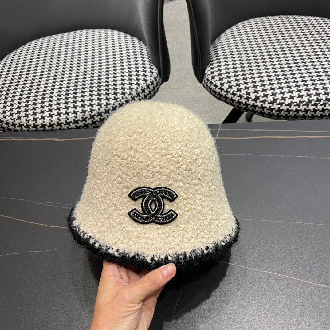 BUCKET HAT IN CREAM BEIGE LAMBSWOOL 426106