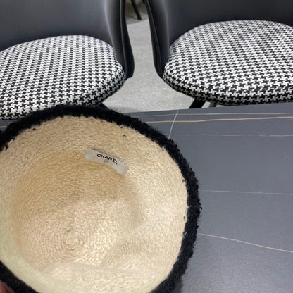 BUCKET HAT IN CREAM BEIGE LAMBSWOOL 426106