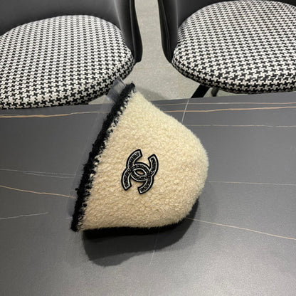 BUCKET HAT IN CREAM BEIGE LAMBSWOOL 426106