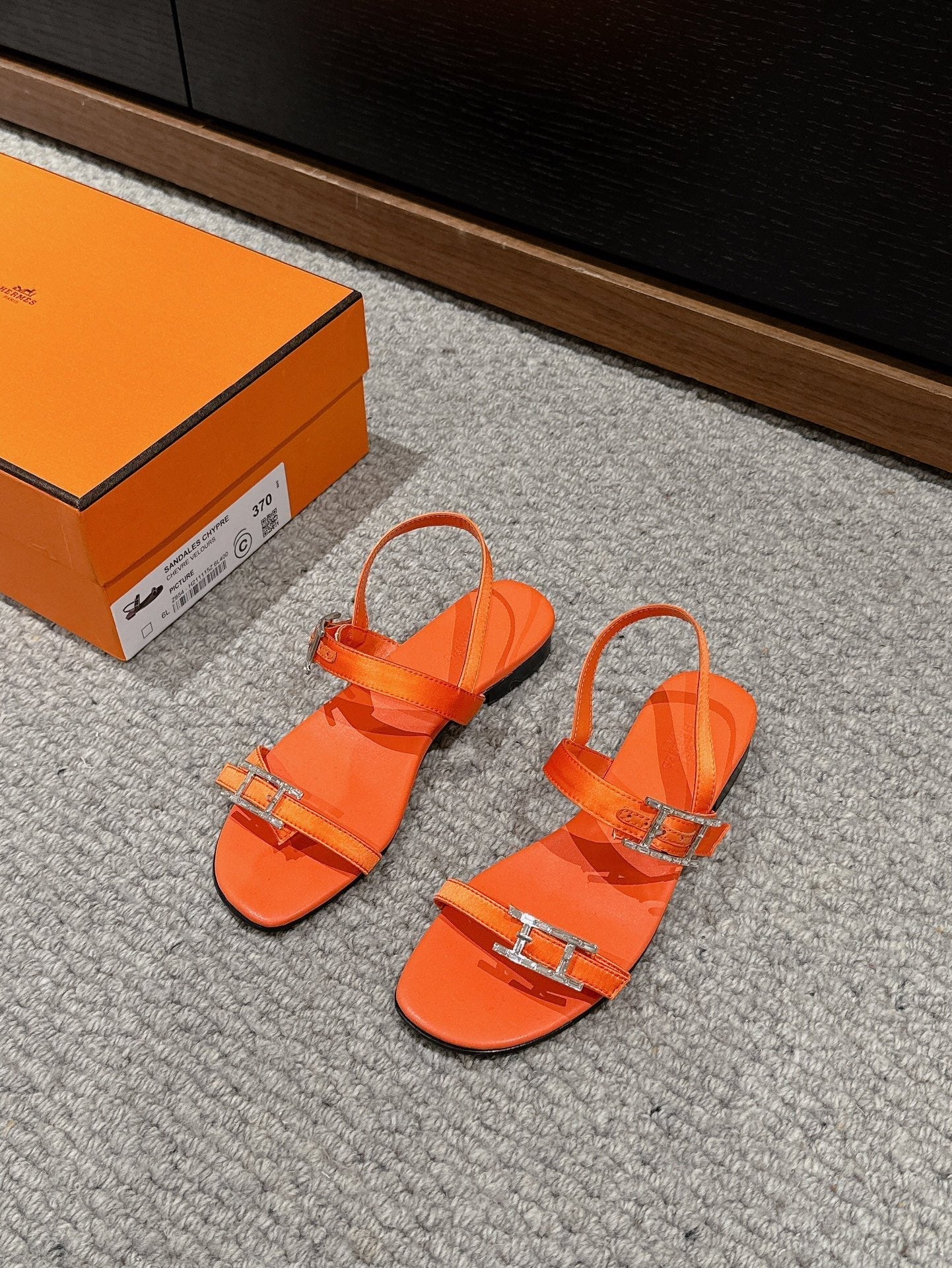BUCKLE SANDAL BRIGHT ORANGE CALFSKIN