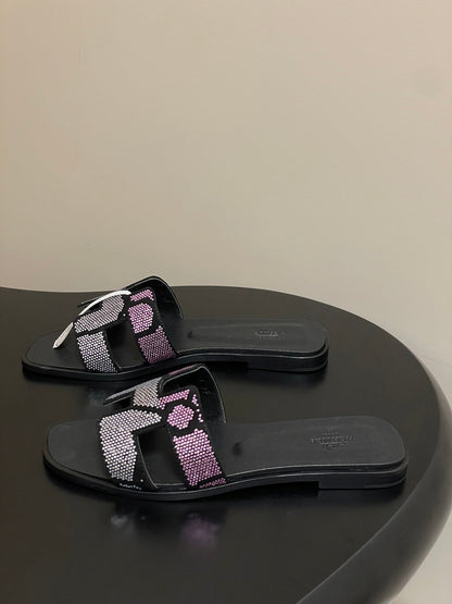 HM 25S ORAN SANDAL IN BLACK LAMBSKIN WITH WHITE MIX PINK STONE DETAILS