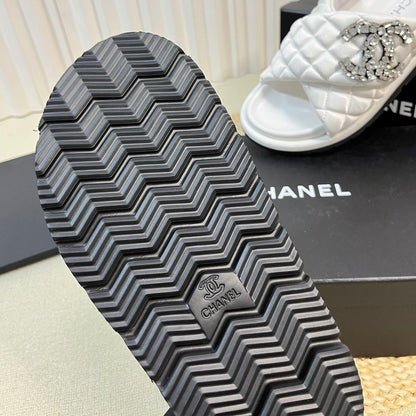 Women's slippers with two crossed straps sheepskins white