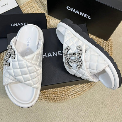 Women's slippers with two crossed straps sheepskins white