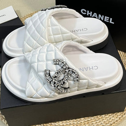 Women's slippers with two crossed straps sheepskins white