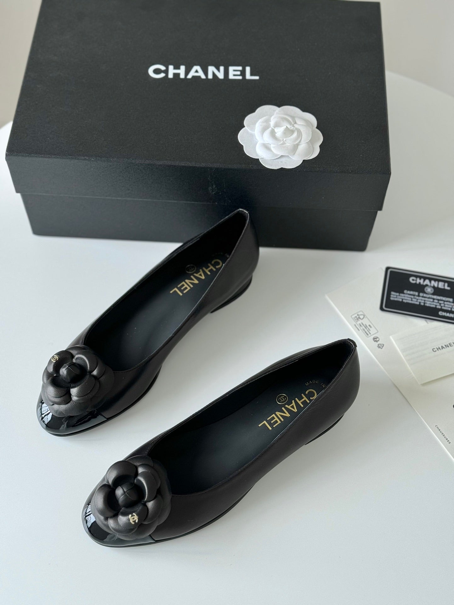 BALLET FLAT BLACK LAMBSKIN WITH FLOWER