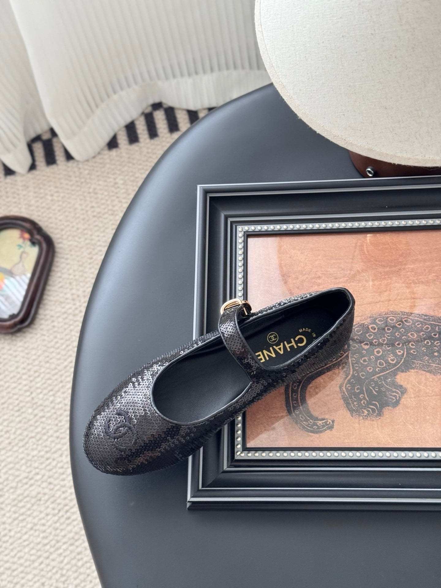 BALLET IN BLACK SEQUINS