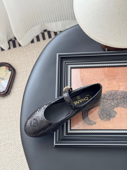 BALLET IN BLACK SEQUINS