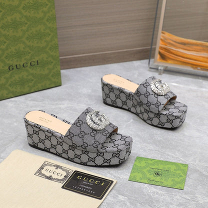 HIGH WEDGE PLATFORM WITH DOUBLE G IN GRAY CANVAS