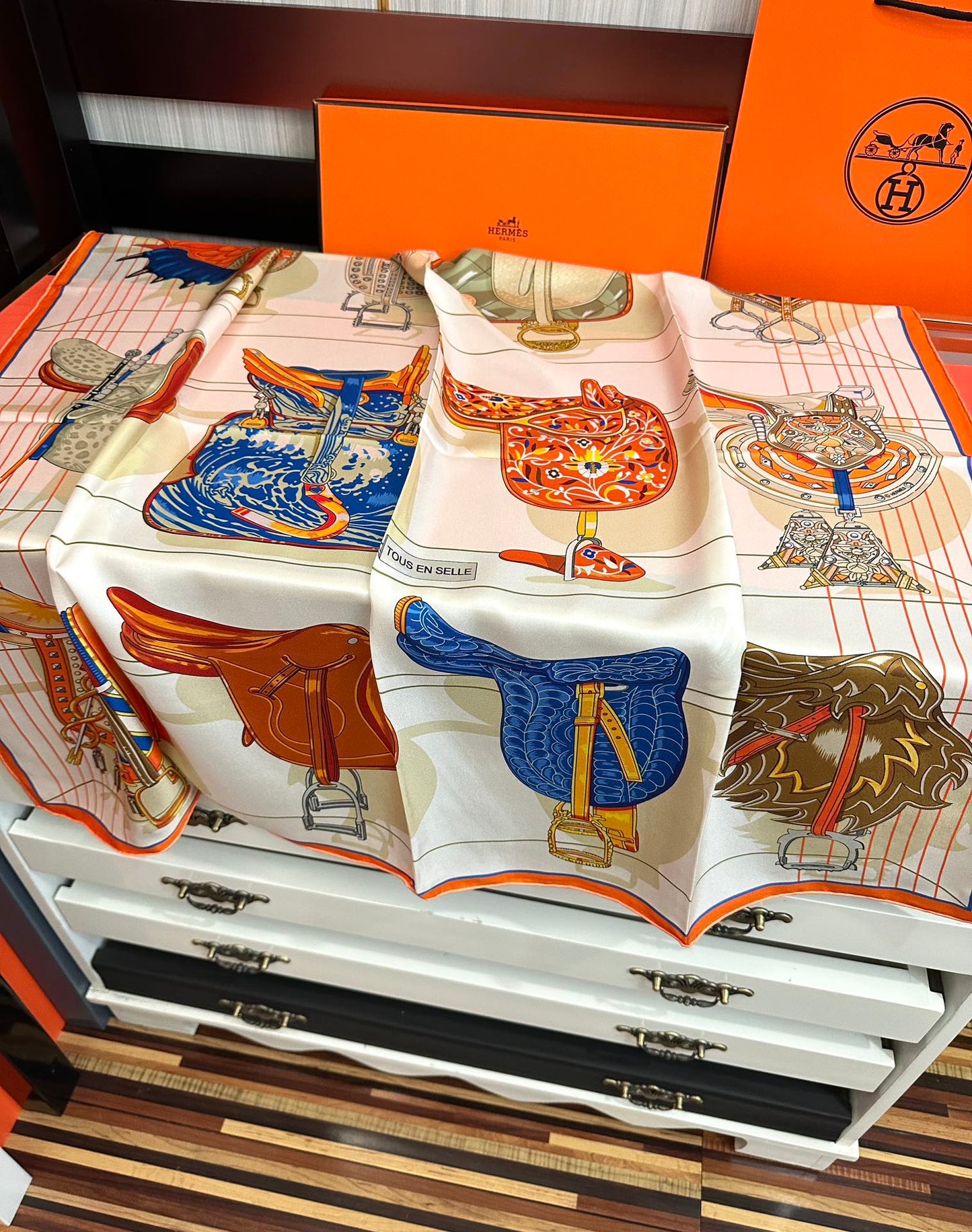 HERMES 25S SCARF 90 IN SILK 002