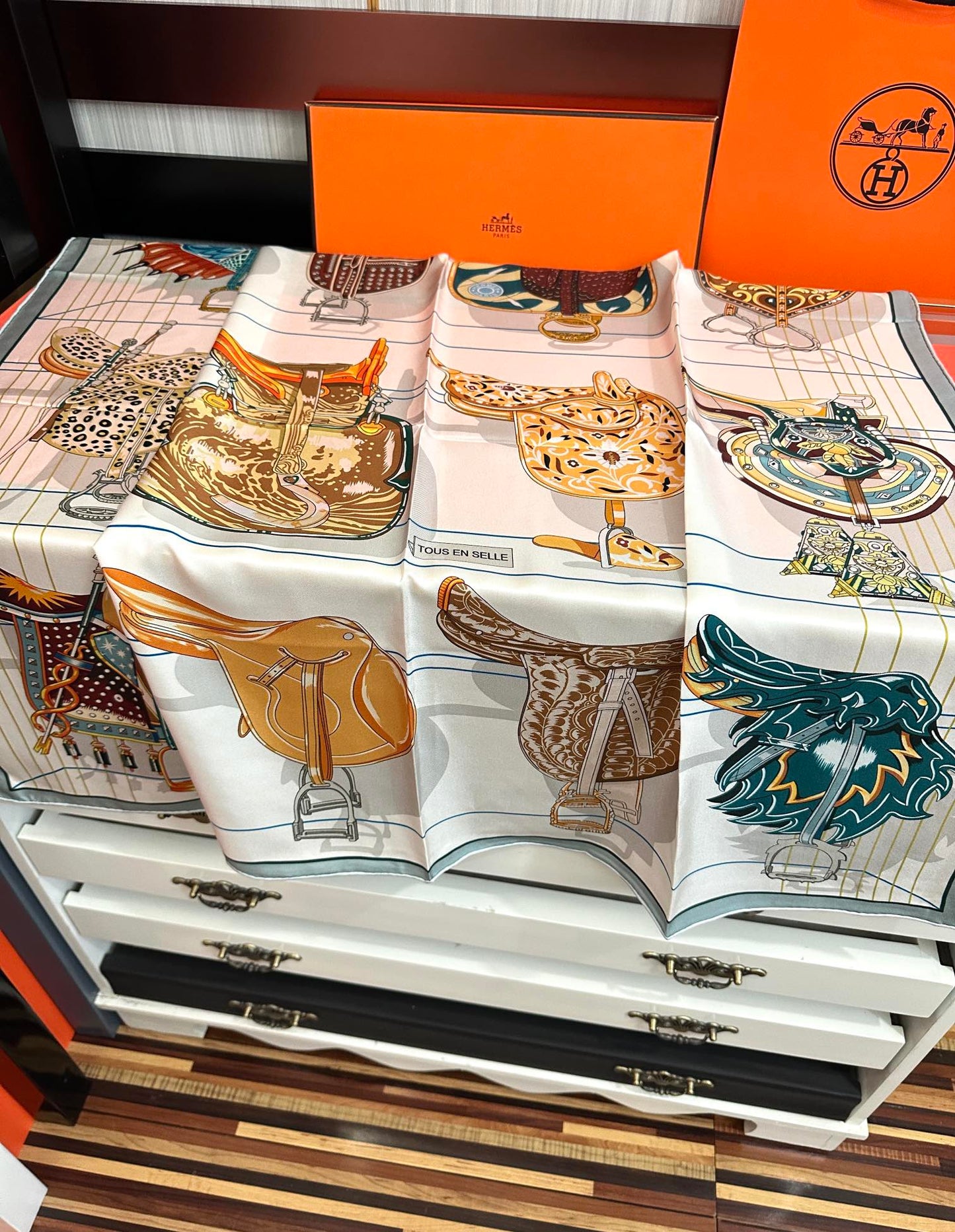 HERMES 25S SCARF 90 IN SILK 001