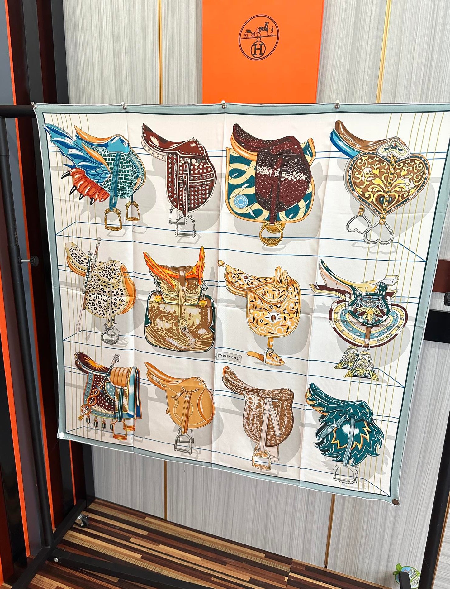 HERMES 25S SCARF 90 IN SILK 001