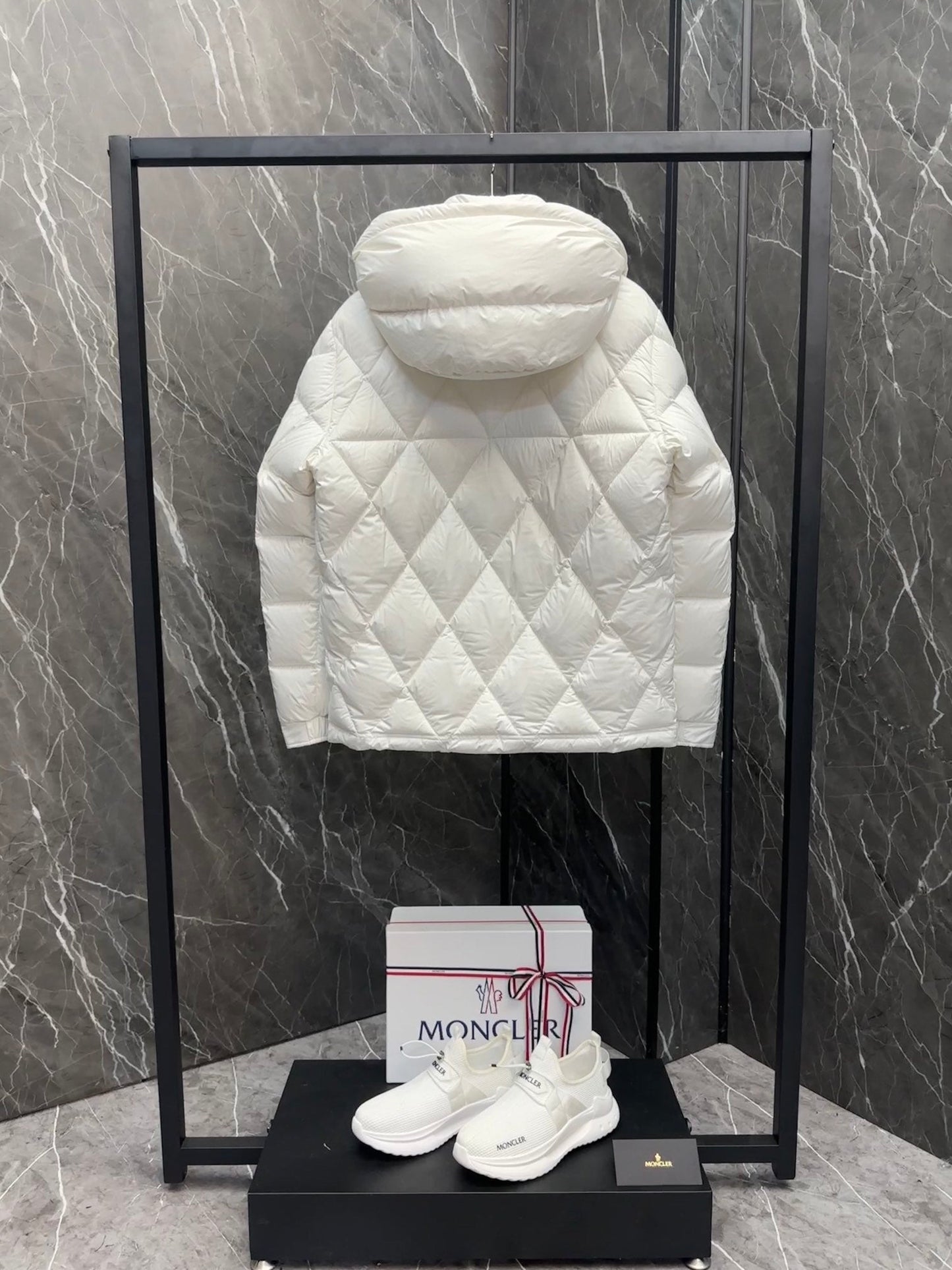 Moncler Style Women’s Short Down Jacket In White – Style 051