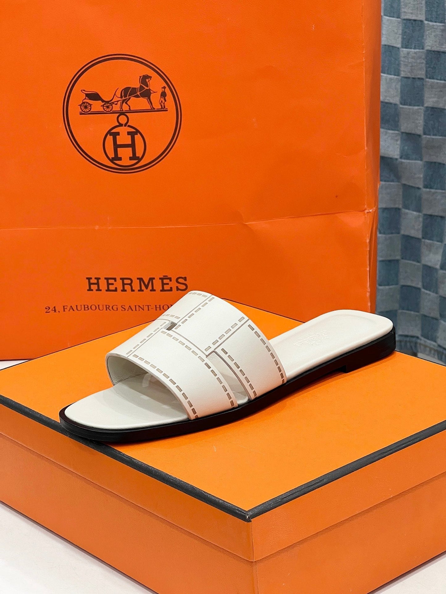 IDIOMA SANDAL IN WHITE CREAM CALFSKIN