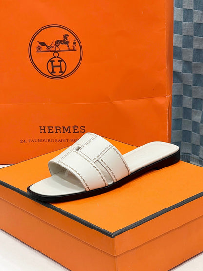 IDIOMA SANDAL IN WHITE CREAM CALFSKIN