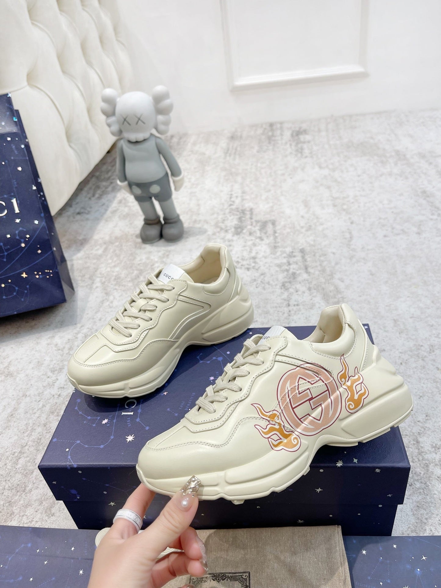 GG RHYTON TRAINER WHITE LAMBSKIN WITH FIRE MOTIF