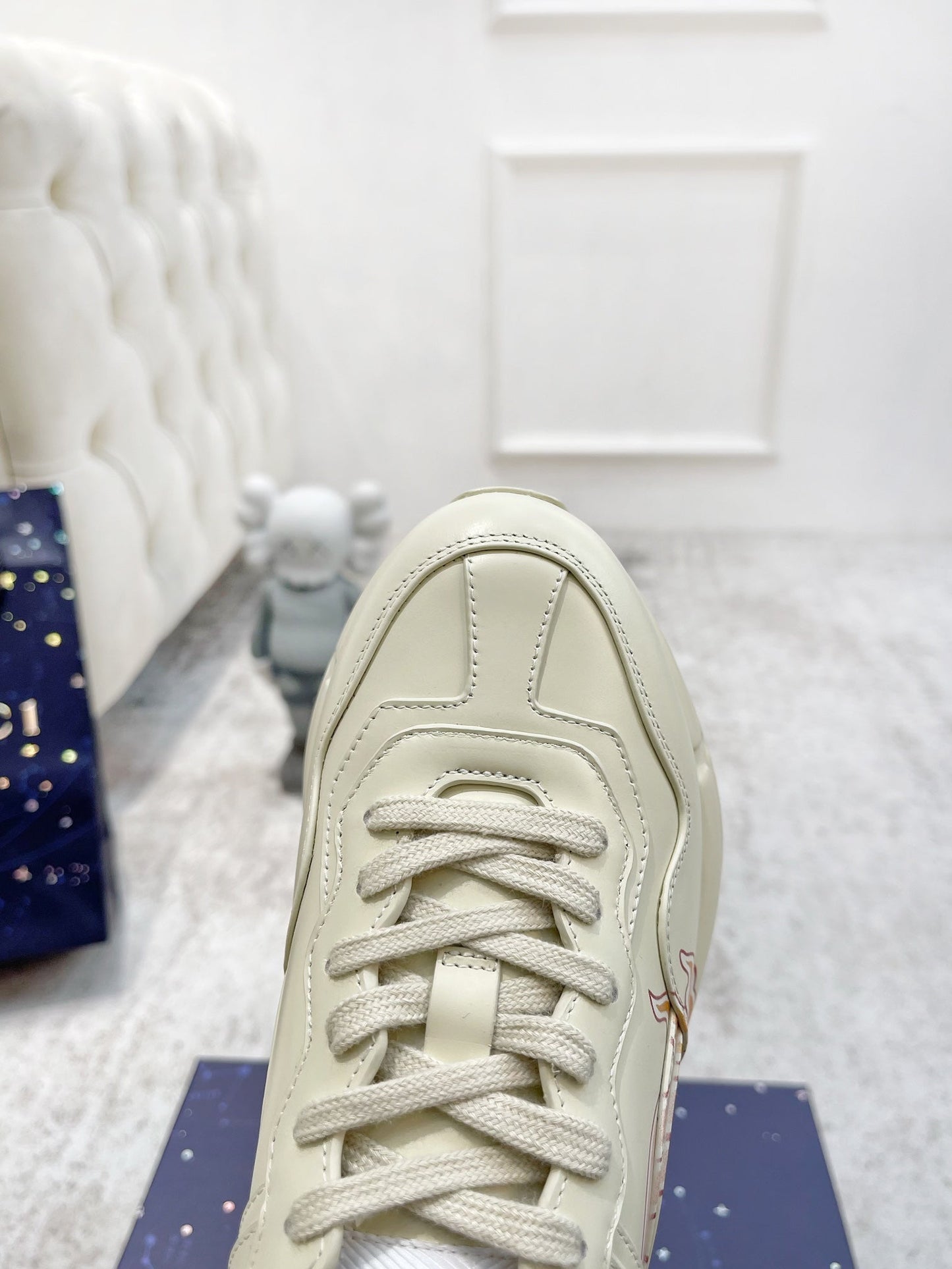 GG RHYTON TRAINER WHITE LAMBSKIN WITH FIRE MOTIF