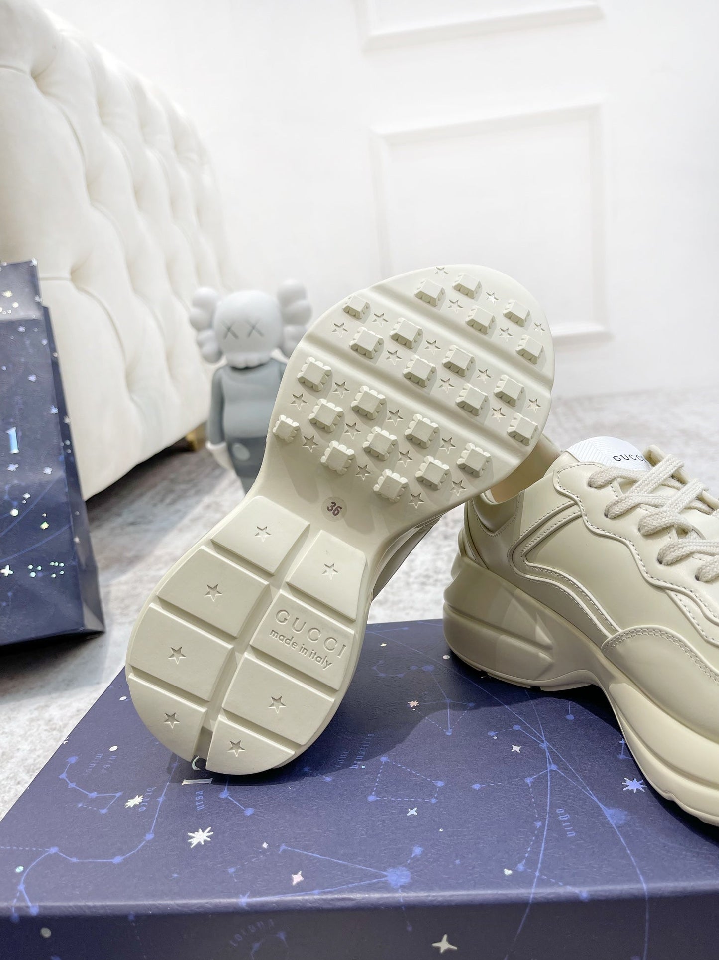 GG RHYTON TRAINER WHITE LAMBSKIN WITH SKY DINO MOTIF