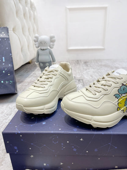 GG RHYTON TRAINER WHITE LAMBSKIN WITH SKY DINO MOTIF
