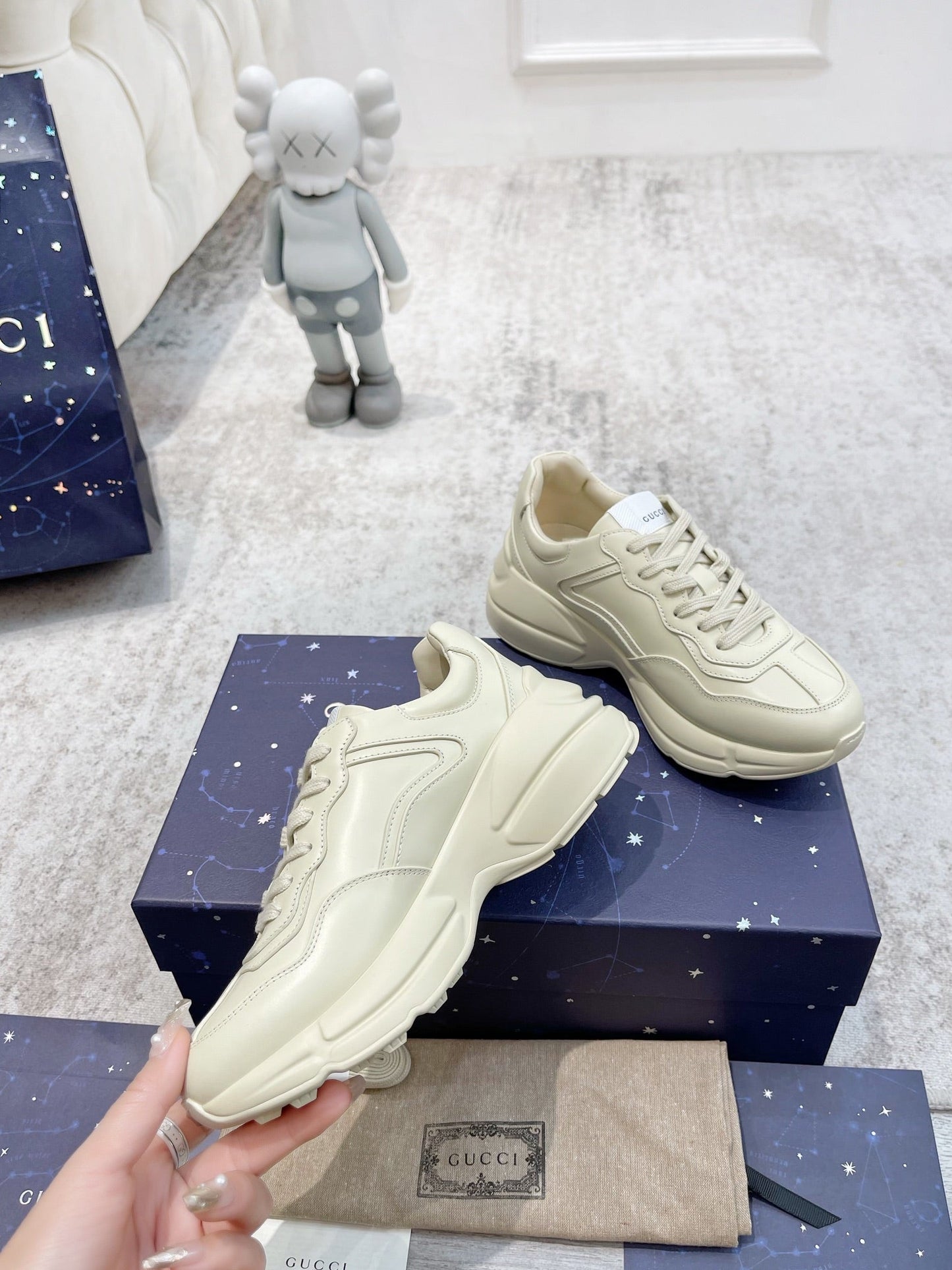 GG RHYTON TRAINER WHITE LAMBSKIN WITH SKY DINO MOTIF