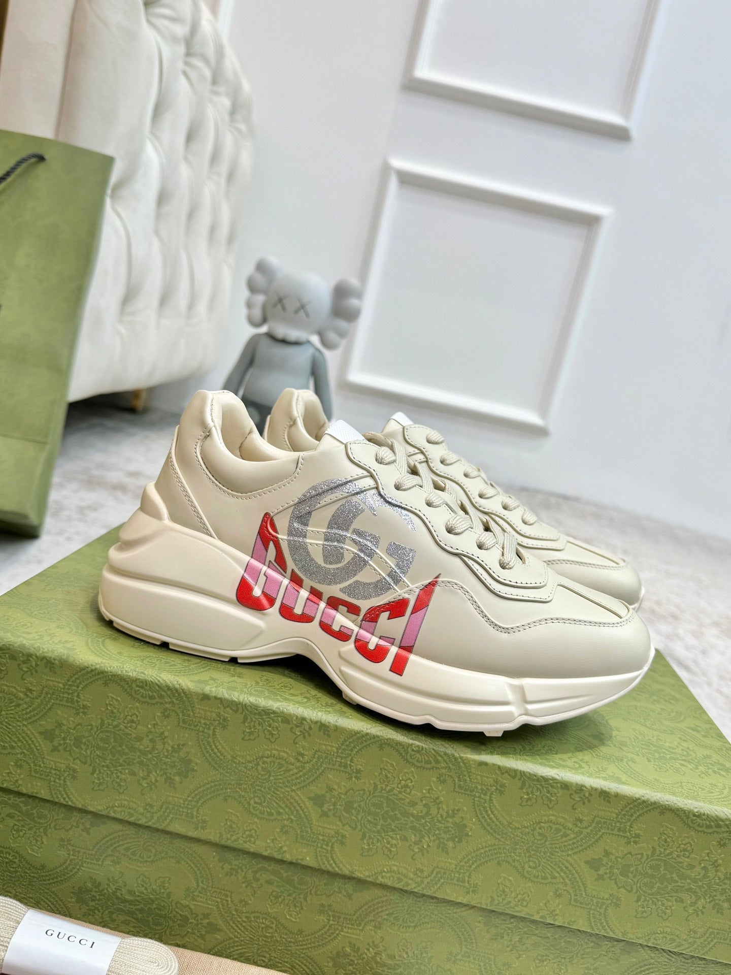 GG RHYTON TRAINER WHITE LAMBSKIN WITH H LETTER