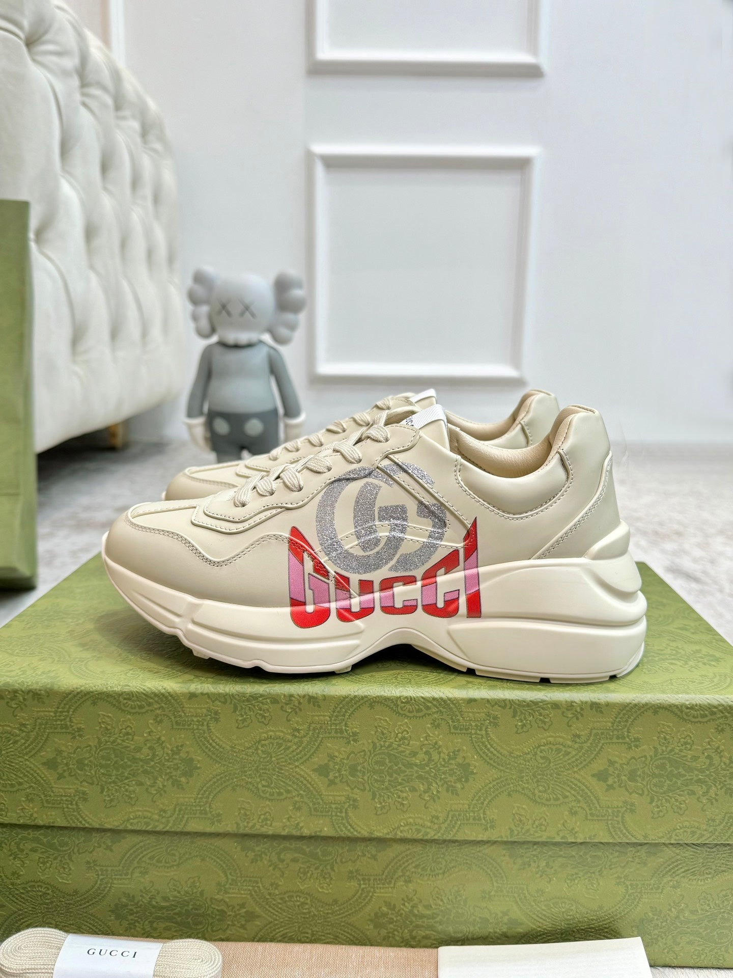 GG RHYTON TRAINER WHITE LAMBSKIN WITH H LETTER