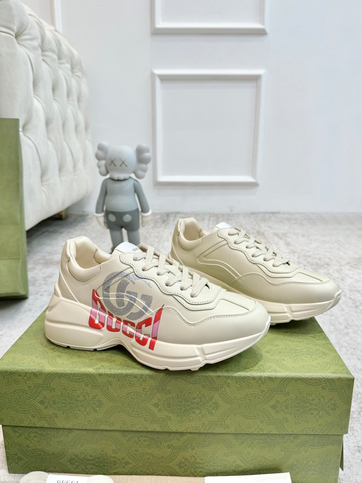 GG RHYTON TRAINER WHITE LAMBSKIN WITH H LETTER