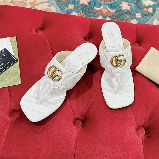 HIGH THONG MULE 55MM IN WHITE CALFSKIN WITH GOLD HARDWARE