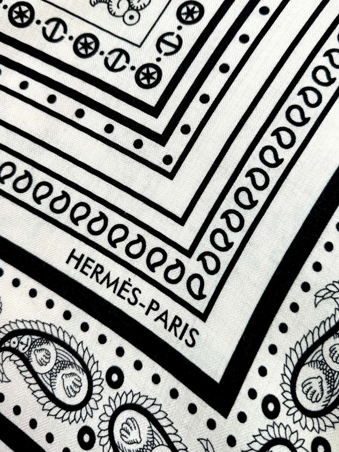 HERMES 25S SCARF 135 IN CASHMERE SILK 729038