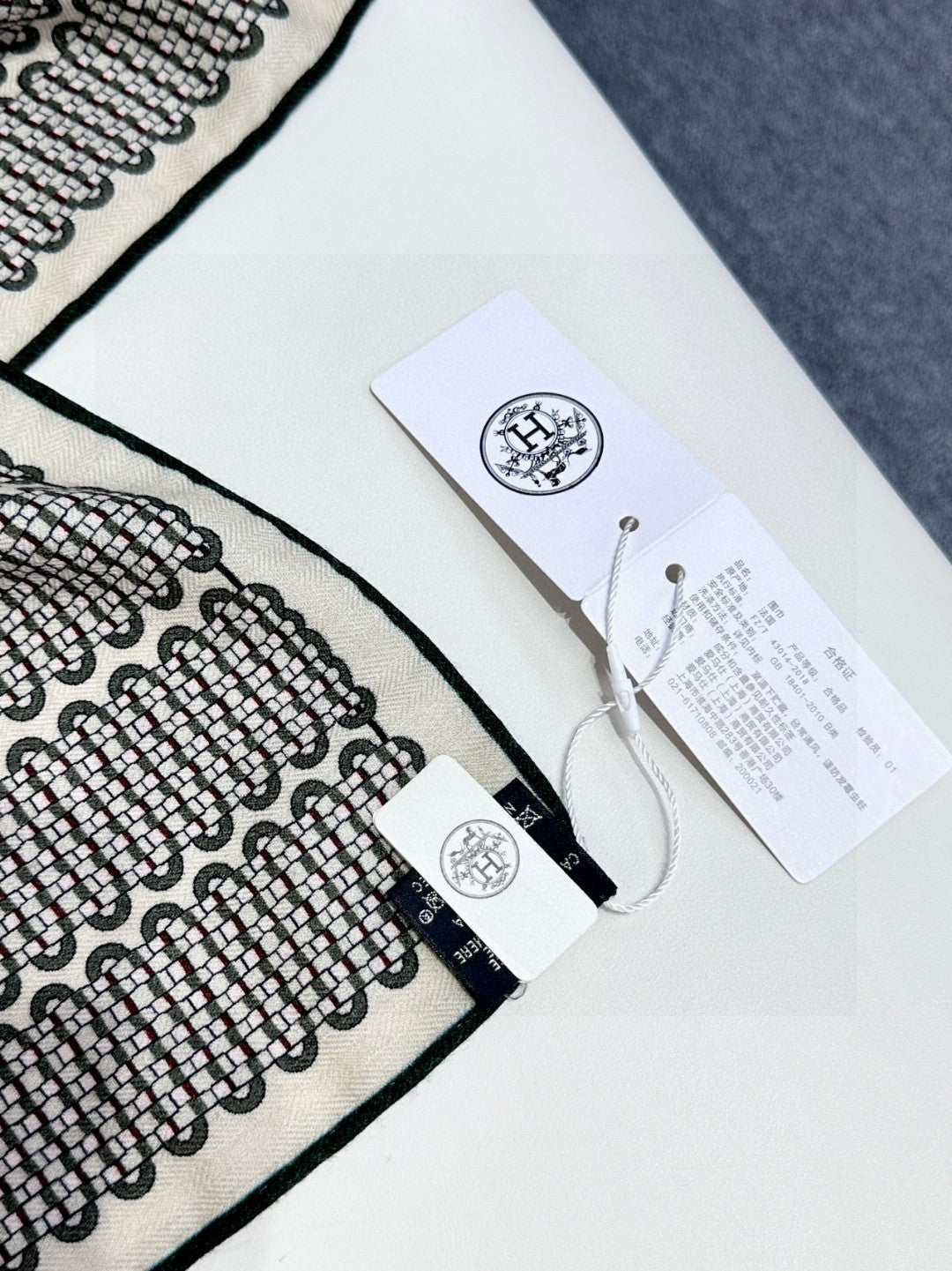 HERMES 25S SCARF 140 IN SILK 727340