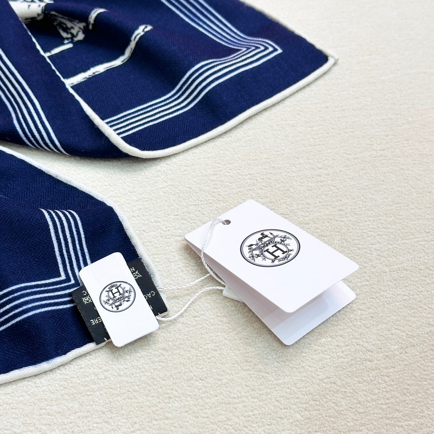 HERMES 25S SCARF 135 IN CASHMERE SILK 854594