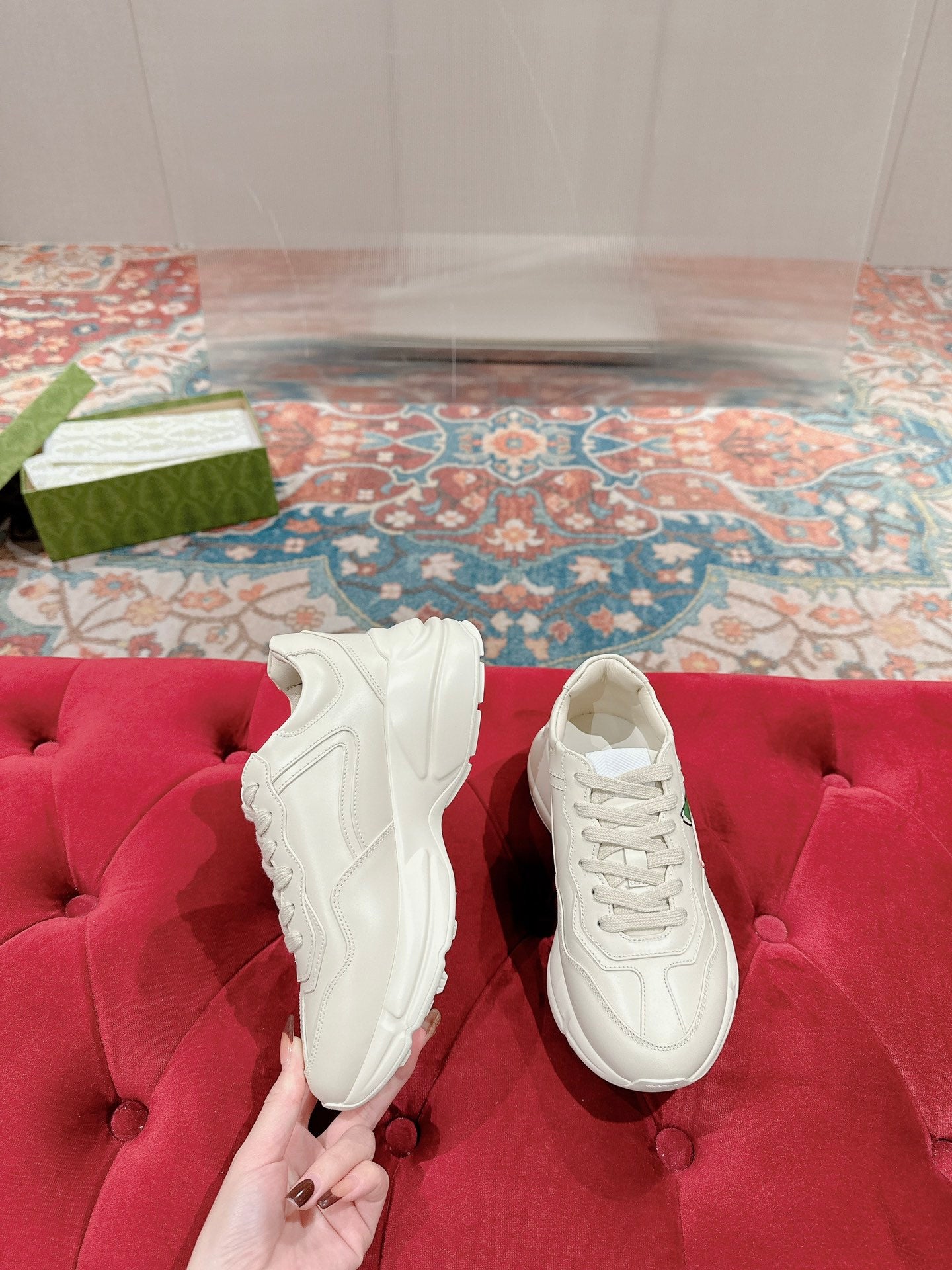 GG RHYTON TRAINER WHITE CALFSKIN WITH APPLE MOTIF