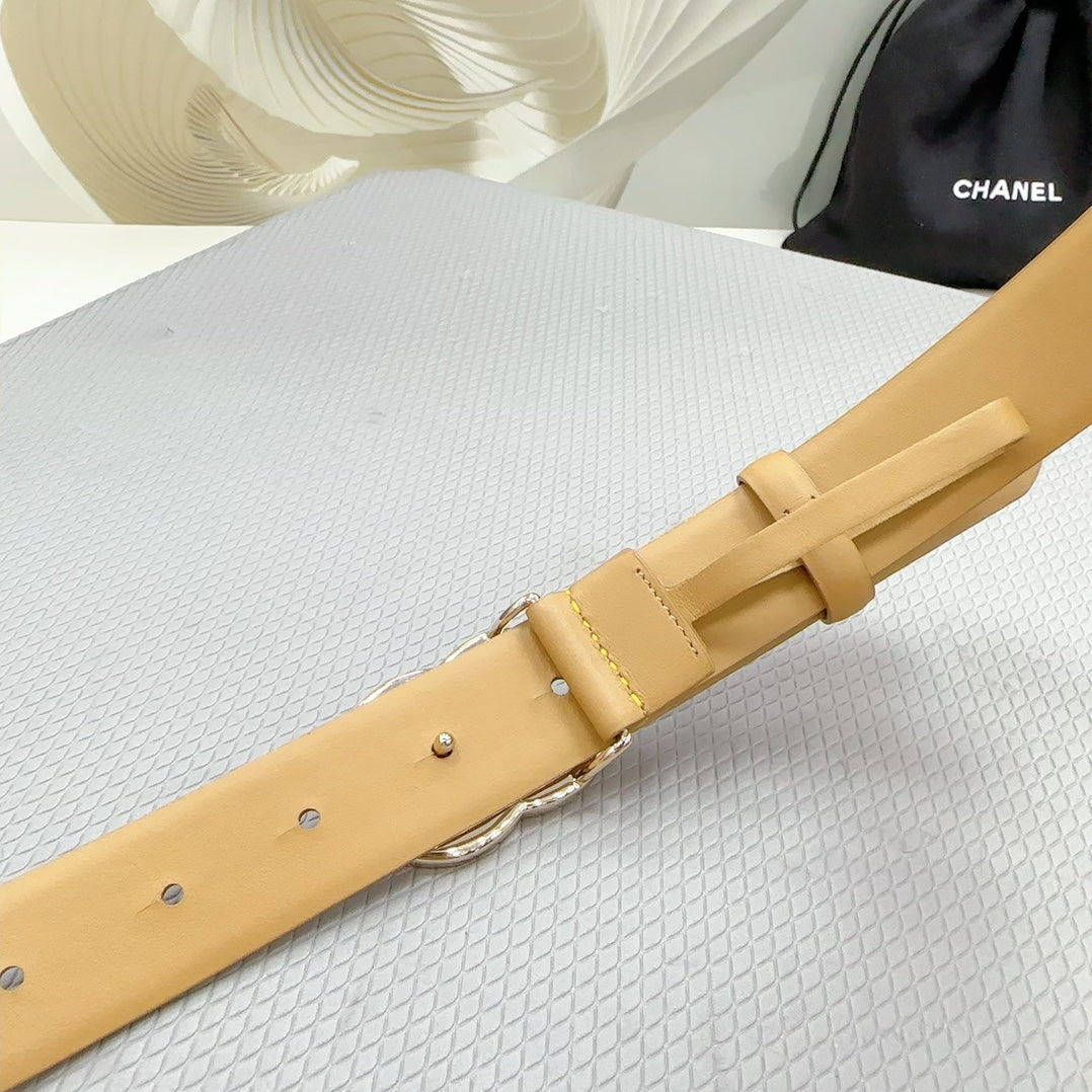 CC 30MM BELT IN GOLDENROD BROWN SHINNY CALFSKIN WHITE LOGO