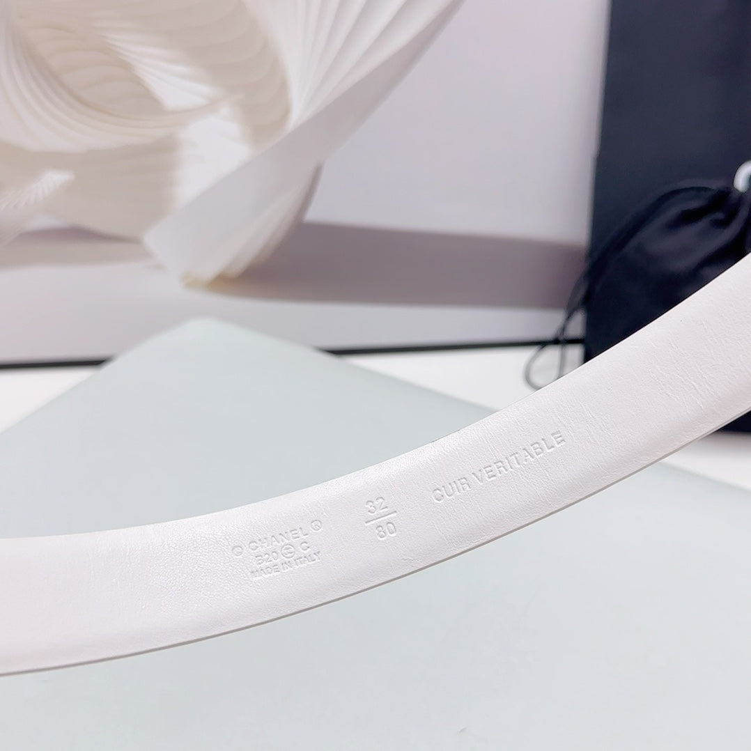 CC 30MM BELT IN WHITE CALFSKIN SILVER HARDWARE ATTACH PEARLS