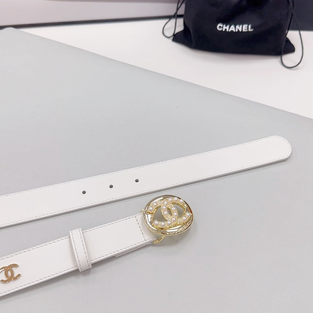 CC 30MM BELT IN WHITE CALFSKIN GOLD HARDWARE ATTACH PEARLS