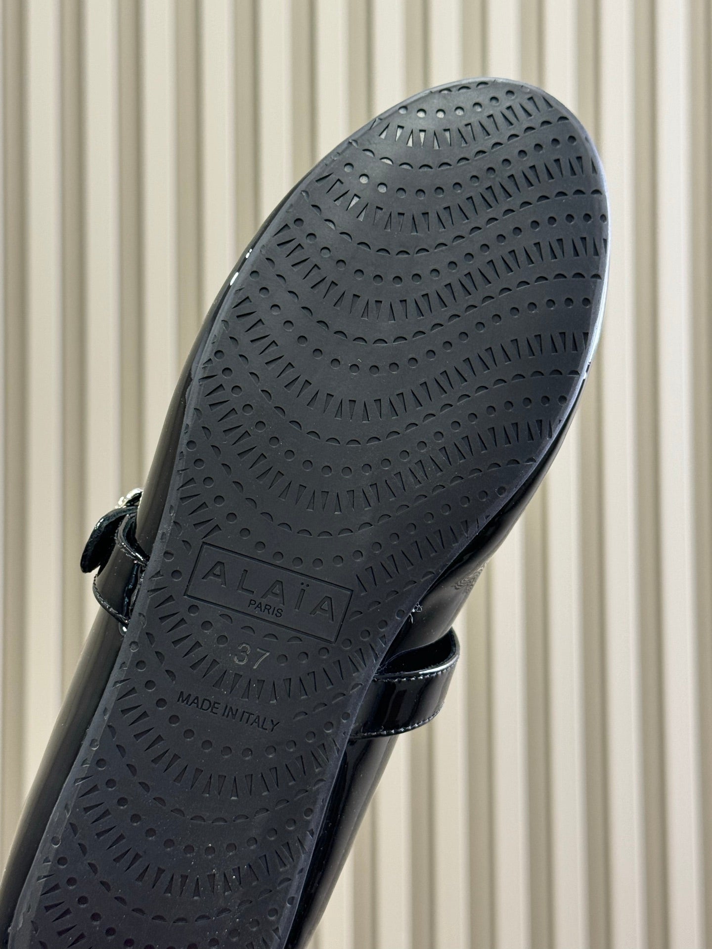 ALAIA 25S MARY JANE SHEARLING FLATS IN BLACK GLOSSY CALFSKIN