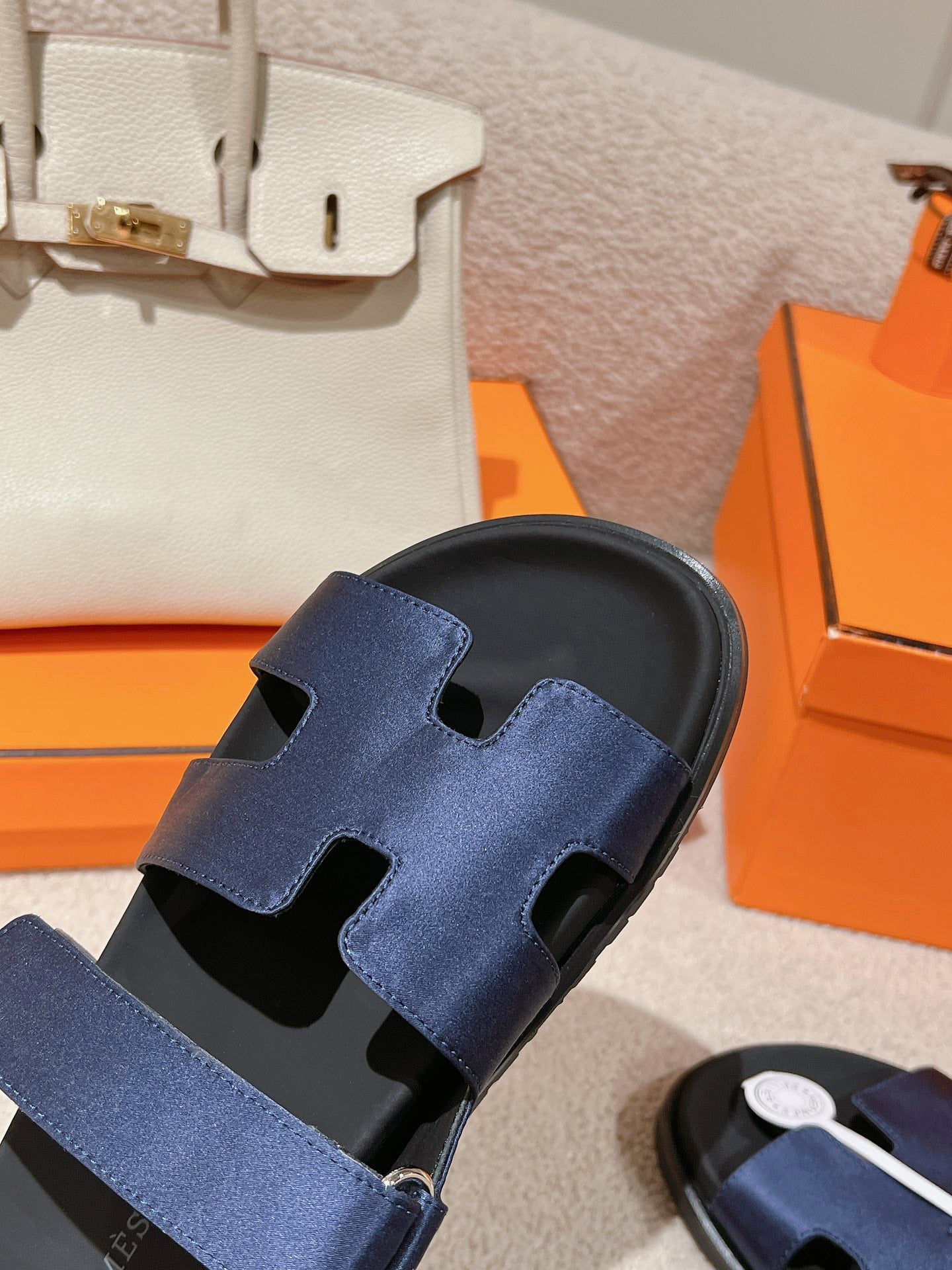 CHYPRE SANDAL BLACK MIX LIGHT BERRY CALFSKIN