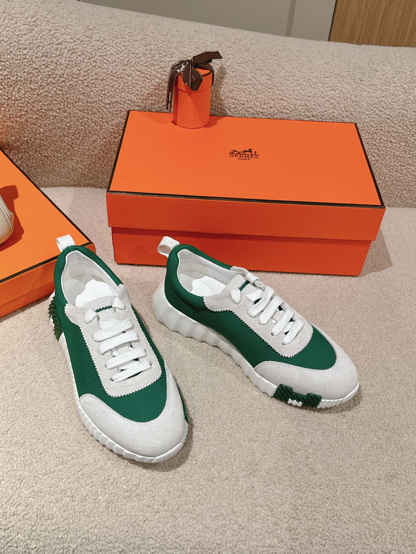 MAINLAND SNEAKER IN PALE GRAY SUEDE AND FOREST GREEN BREATHABLE MESH FABRIC