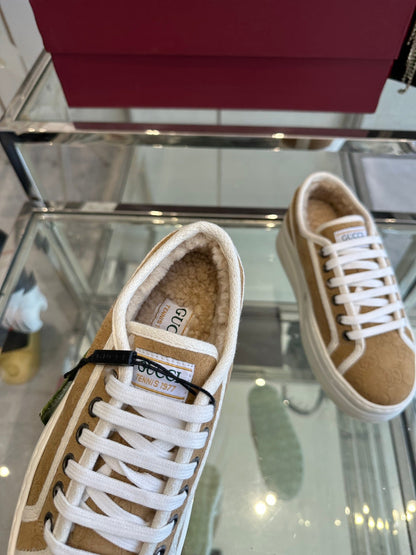 GG TENNIS SNEAKER IN CAMEL BROWN CANVAS WITH BEIGE FLEECE LINING