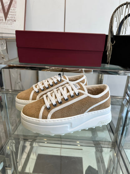 GG TENNIS SNEAKER IN CAMEL BROWN CANVAS WITH BEIGE FLEECE LINING