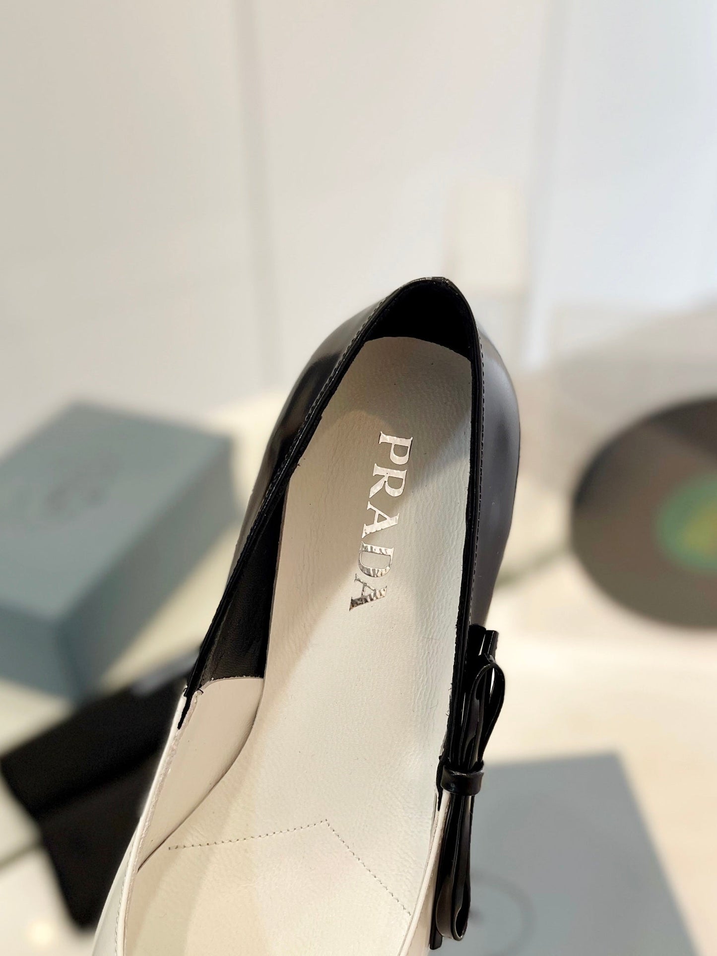 PRA MID - HEELS WHITE AND BLACK LAMBSKIN WITH BOW