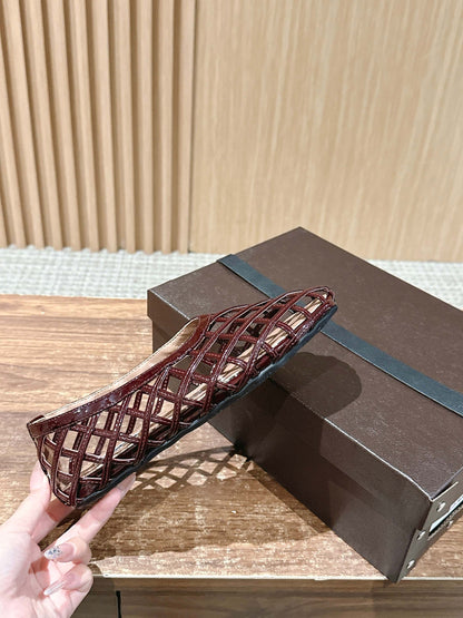 ALAIA MESH BALLET FLATS 25S IN DARK RED LAMBSKIN