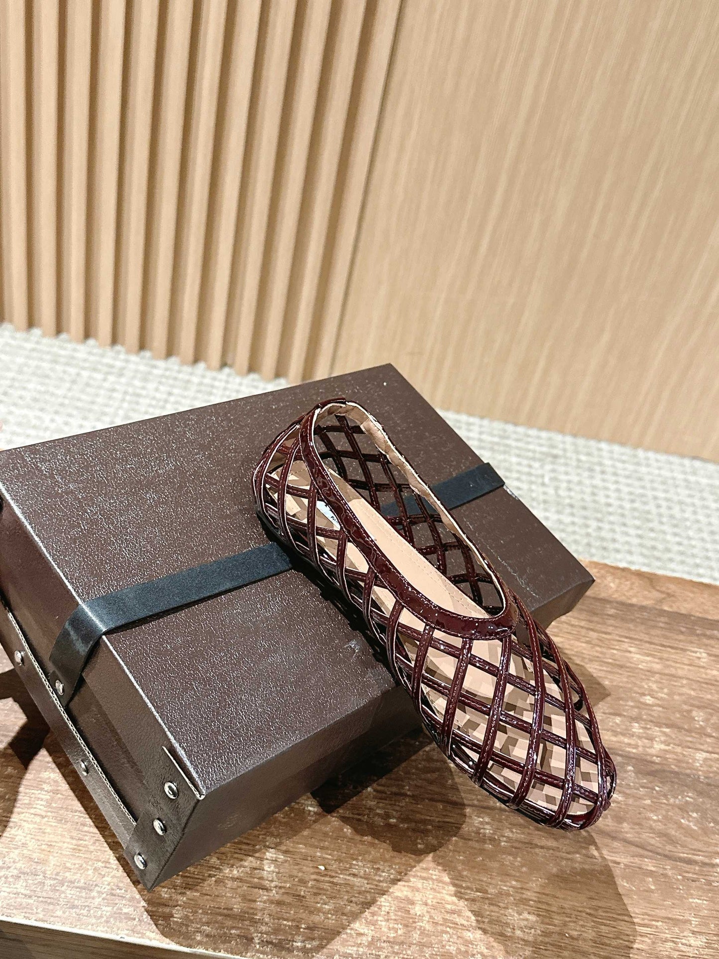 ALAIA MESH BALLET FLATS 25S IN DARK RED LAMBSKIN