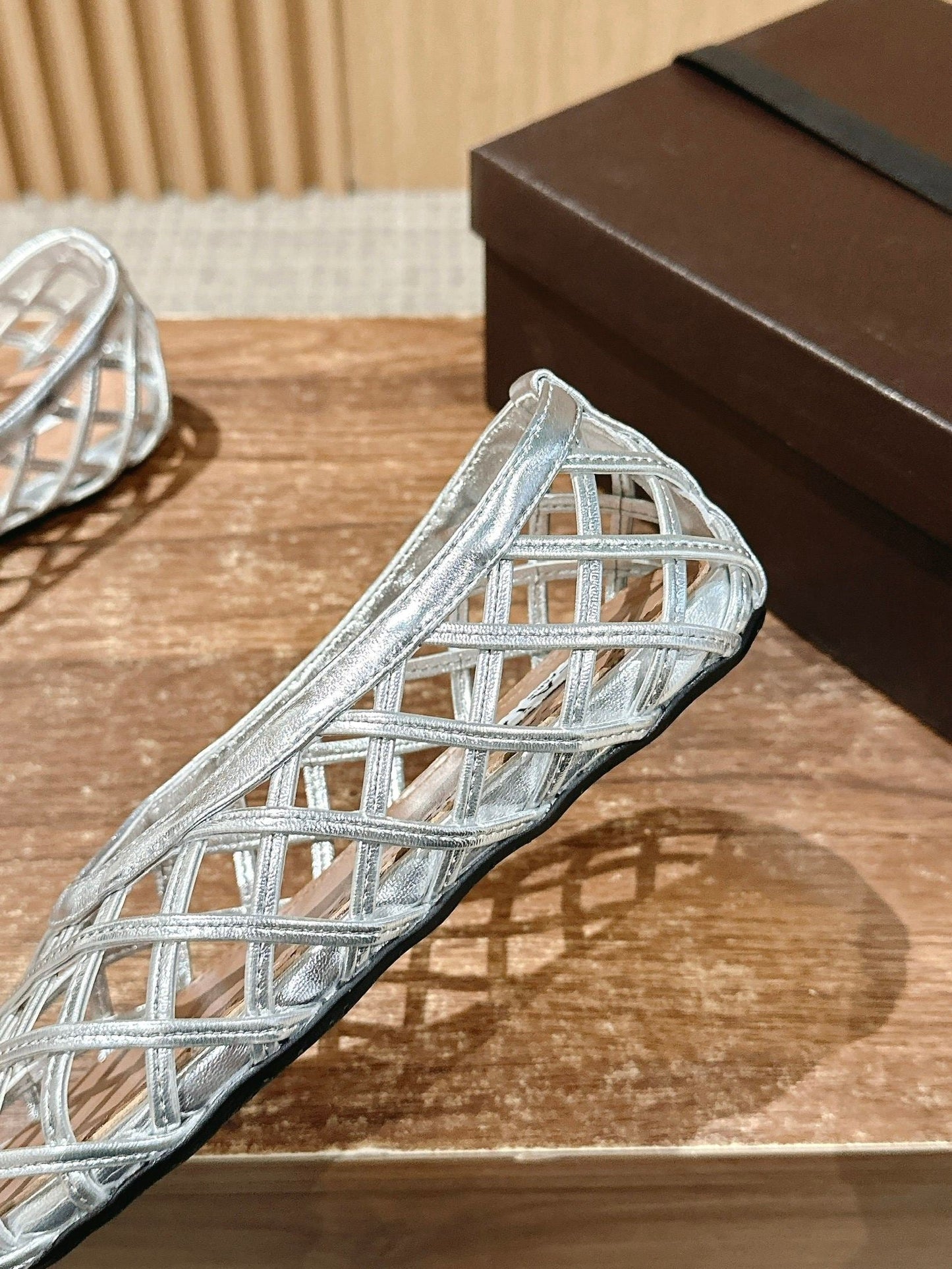 ALAIA MESH BALLET FLATS 25S IN SILVER LAMBSKIN