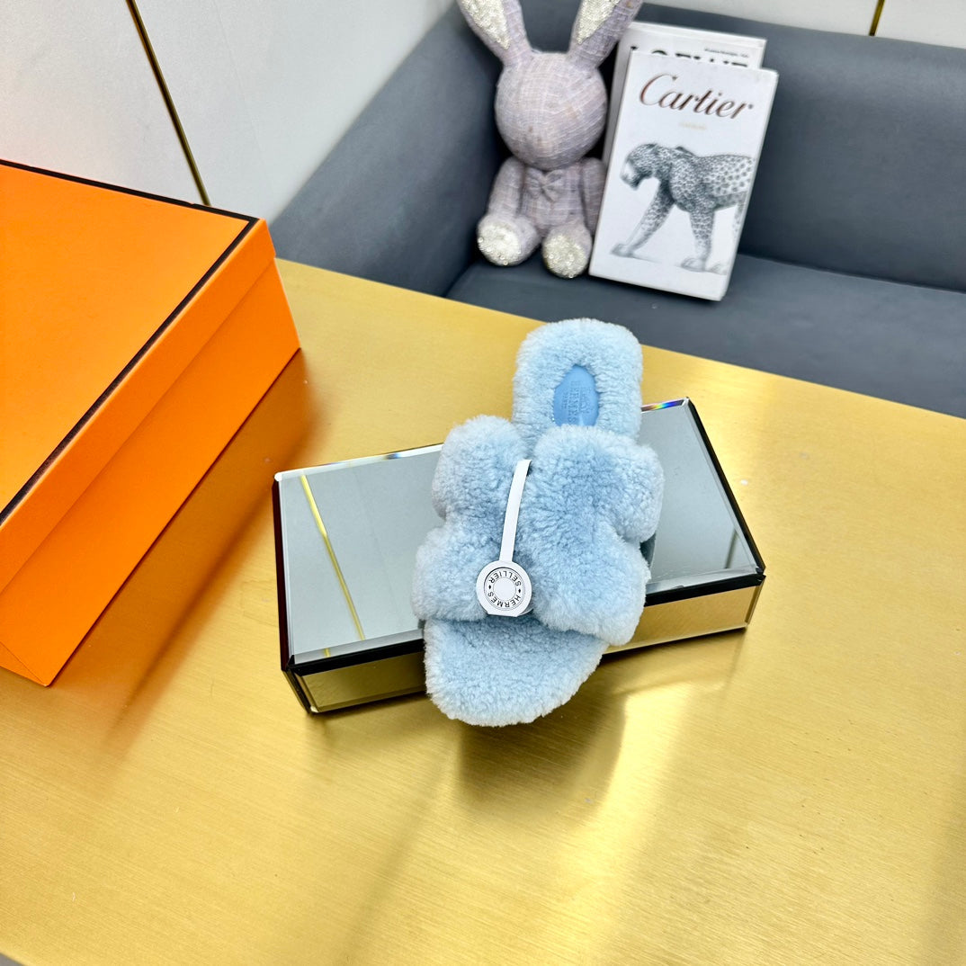 0RAN SHEARLING SANDALS POWDER BLUE